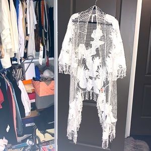 Woman’s Seafolly kimono beach coverup